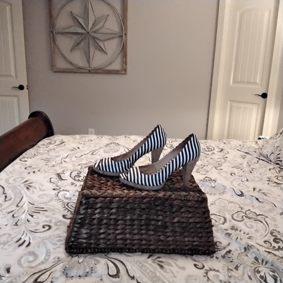 KORS Michael Kors Navy Blue & White Striped Nautical Peep Toe Cork Heels - 8.5 - Picture 4 of 15